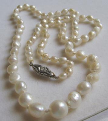 pearl necklace cost