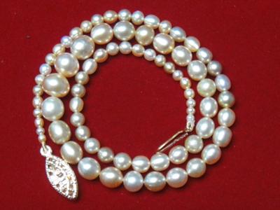 Oriental pearl necklace