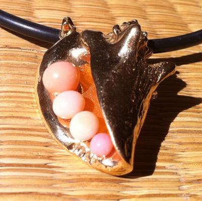 Conch deals pearl pendant