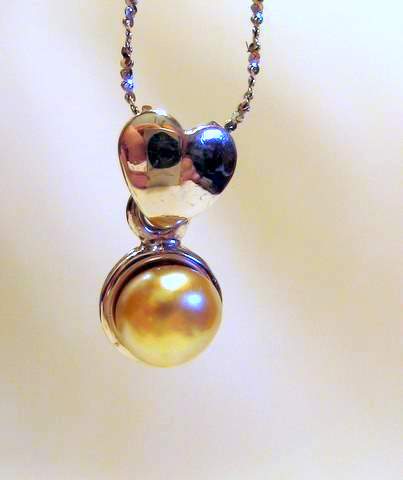 Oriental pearl pendant necklace